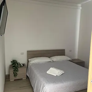 Apt. N. 5 , Milano Italia